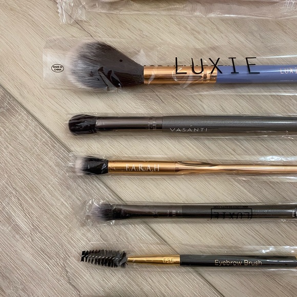 Makeup Brushes Bundle - Picture 3 of 3